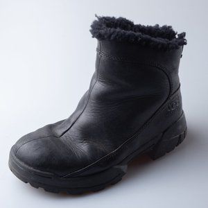 Ugg's 7 black leather snow boots booties